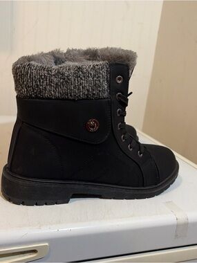 Women's Black Faux Fur Cuff Lace-Up Winter Boot - Cozy Ankle Snow Boot